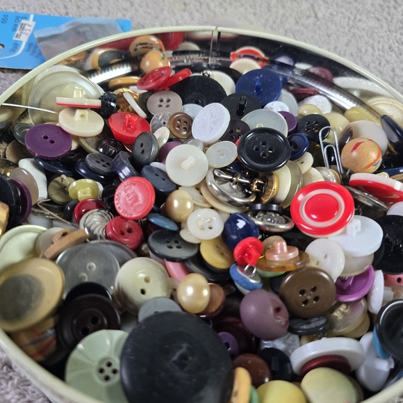 Assorted Colorful Buttons Collection - Picture 2 of 12